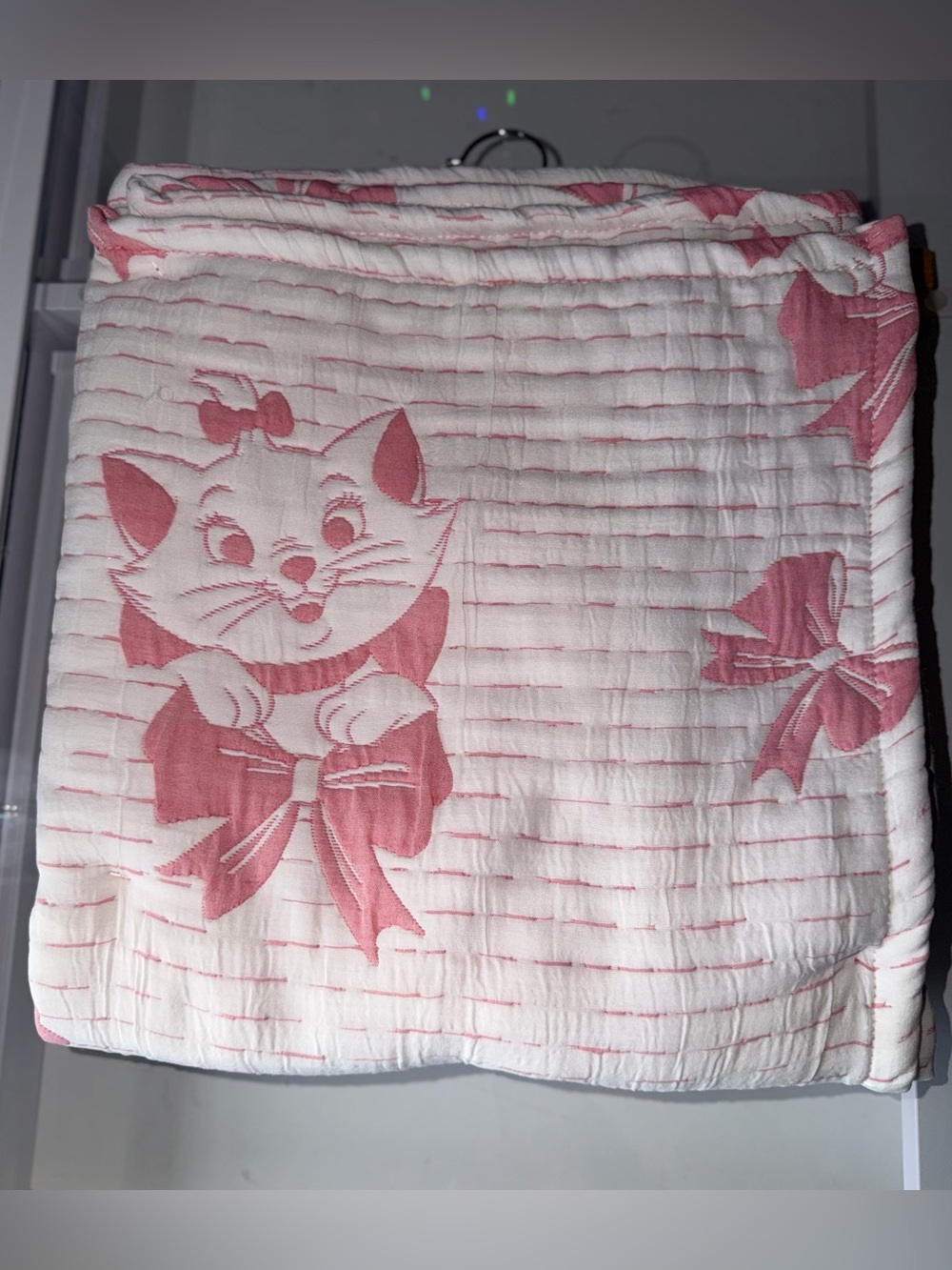 DISNEY ARISTOCATS MOVIE MARIE KITTY CAT PINK BOW JACQUARD WOVEN THROW BLANKET - Picture 2 of 11